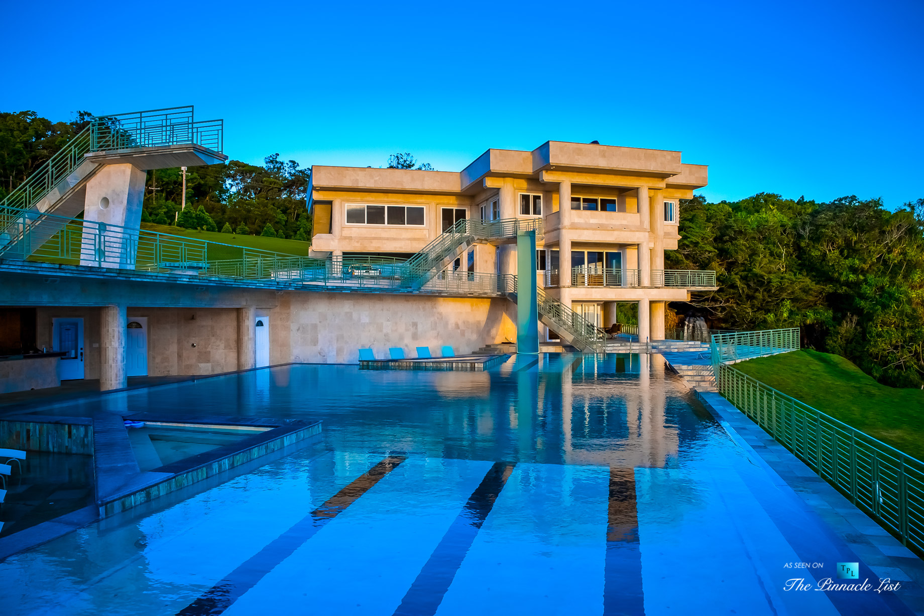 Water Falling Estate - 32-1056 Old Mamalahoa Hwy, Ninole, HI, USA