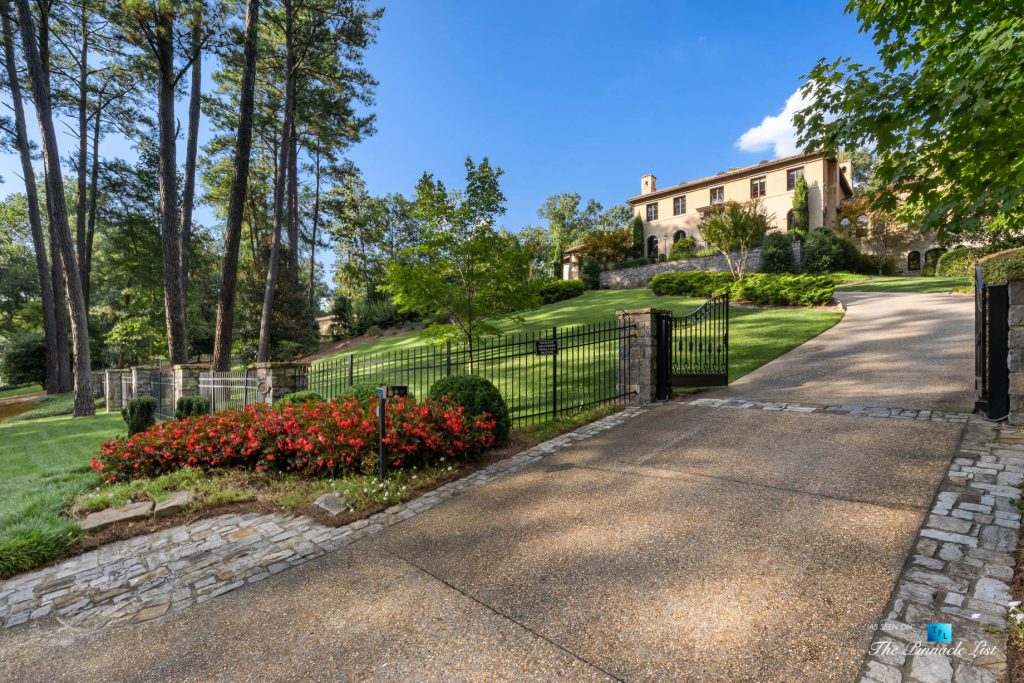 4875 Jett Rd, Atlanta, GA, USA 🇺🇸 Debra Johnston The Pinnacle List