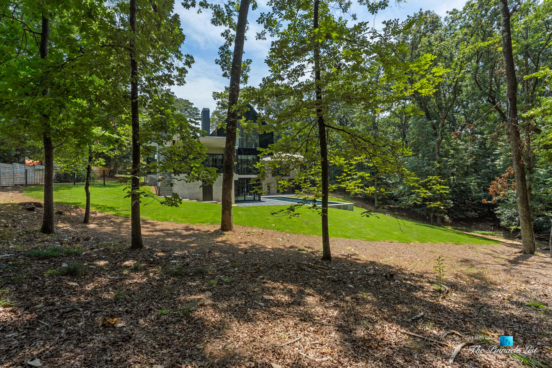 2716 Ridgewood Rd NW, Atlanta, GA, USA – Backyard Property View – Luxury Real Estate – Modern Contemporary Buckhead Home