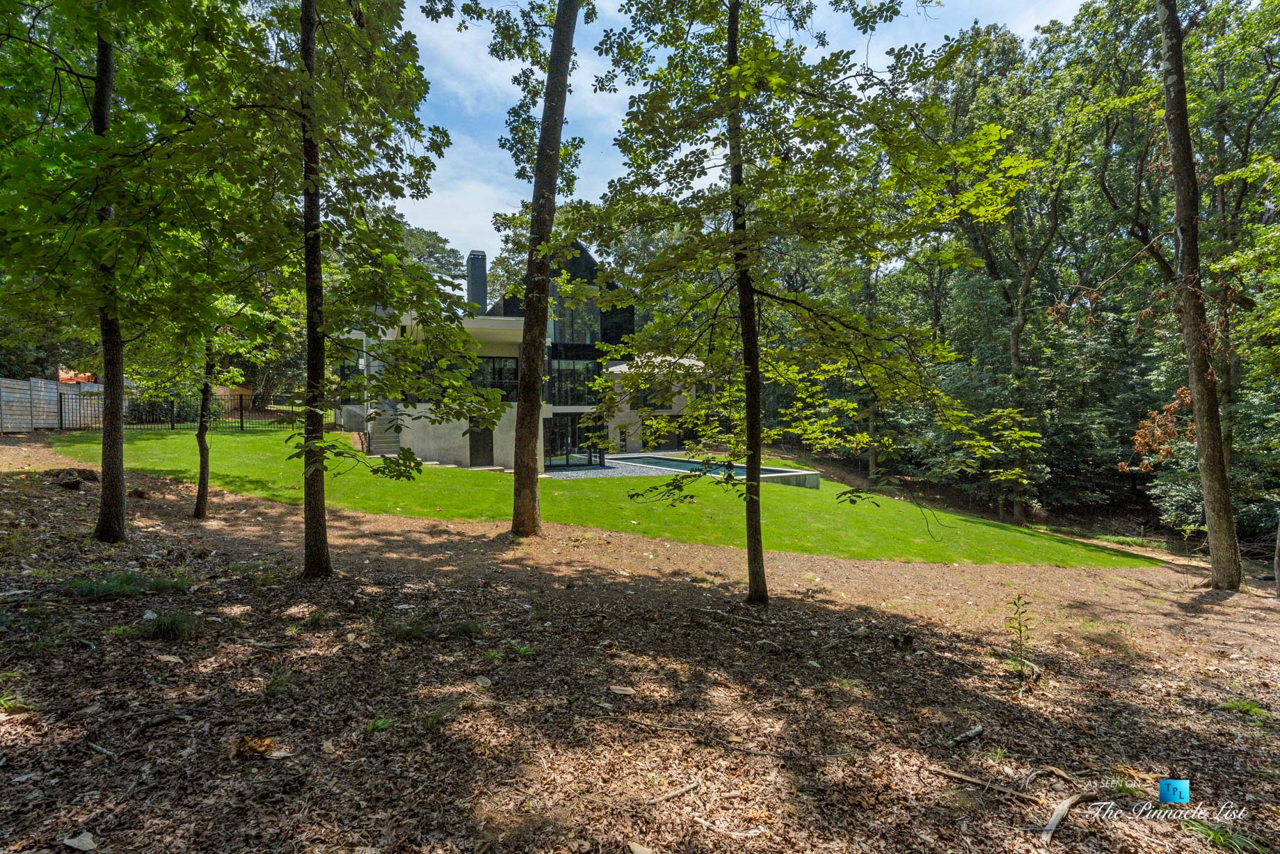 2716 Ridgewood Rd NW, Atlanta, GA, USA - Backyard Property View - Luxury Real Estate - Modern Contemporary Buckhead Home