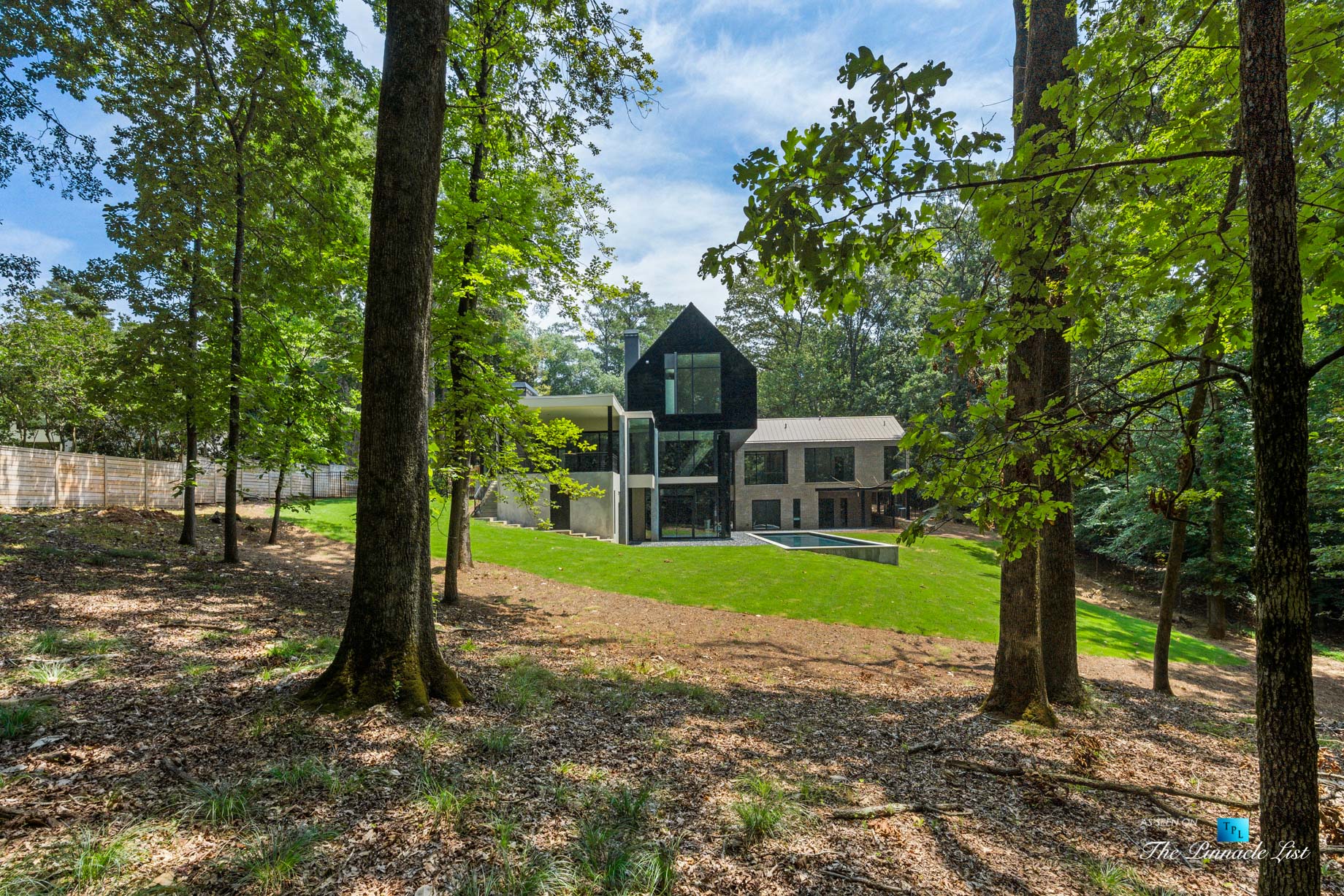 2716 Ridgewood Rd NW, Atlanta, GA, USA – Backyard Property View – Luxury Real Estate – Modern Contemporary Buckhead Home