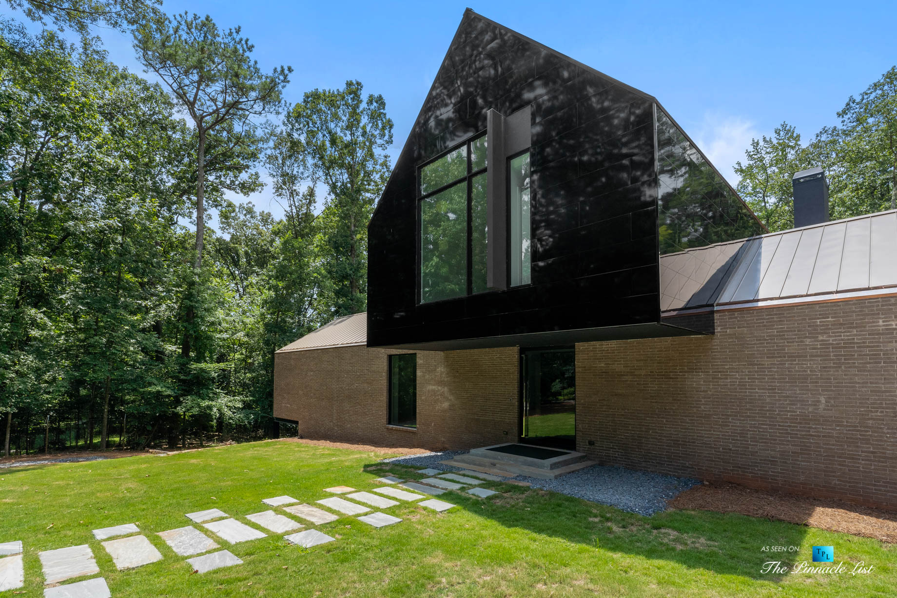 2716 Ridgewood Rd NW, Atlanta, GA, USA – Front Entrance House View – Luxury Real Estate – Modern Contemporary Buckhead Home