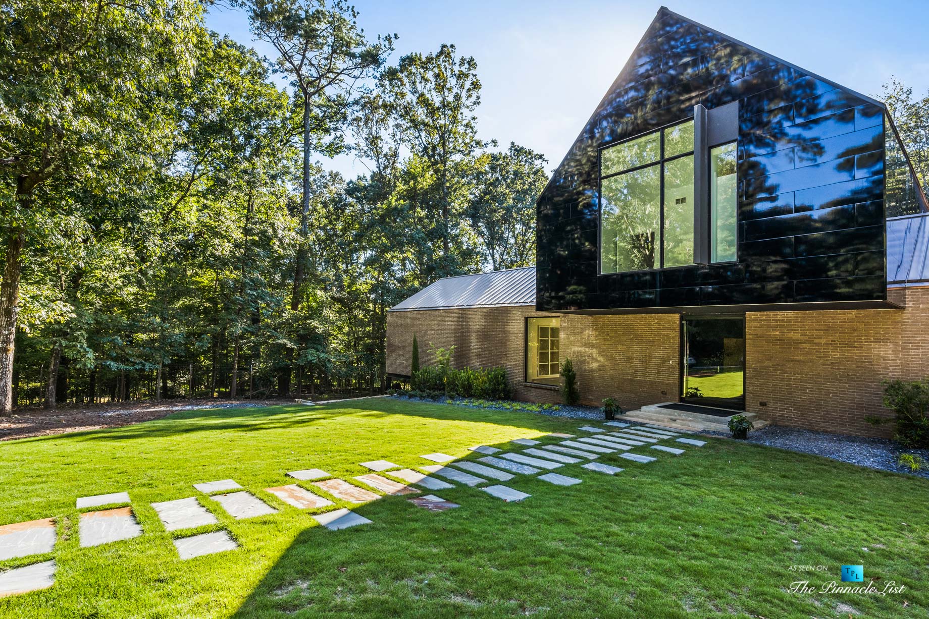2716 Ridgewood Rd NW, Atlanta, GA, USA - Front Entrance House View - Luxury Real Estate - Modern Contemporary Buckhead Home