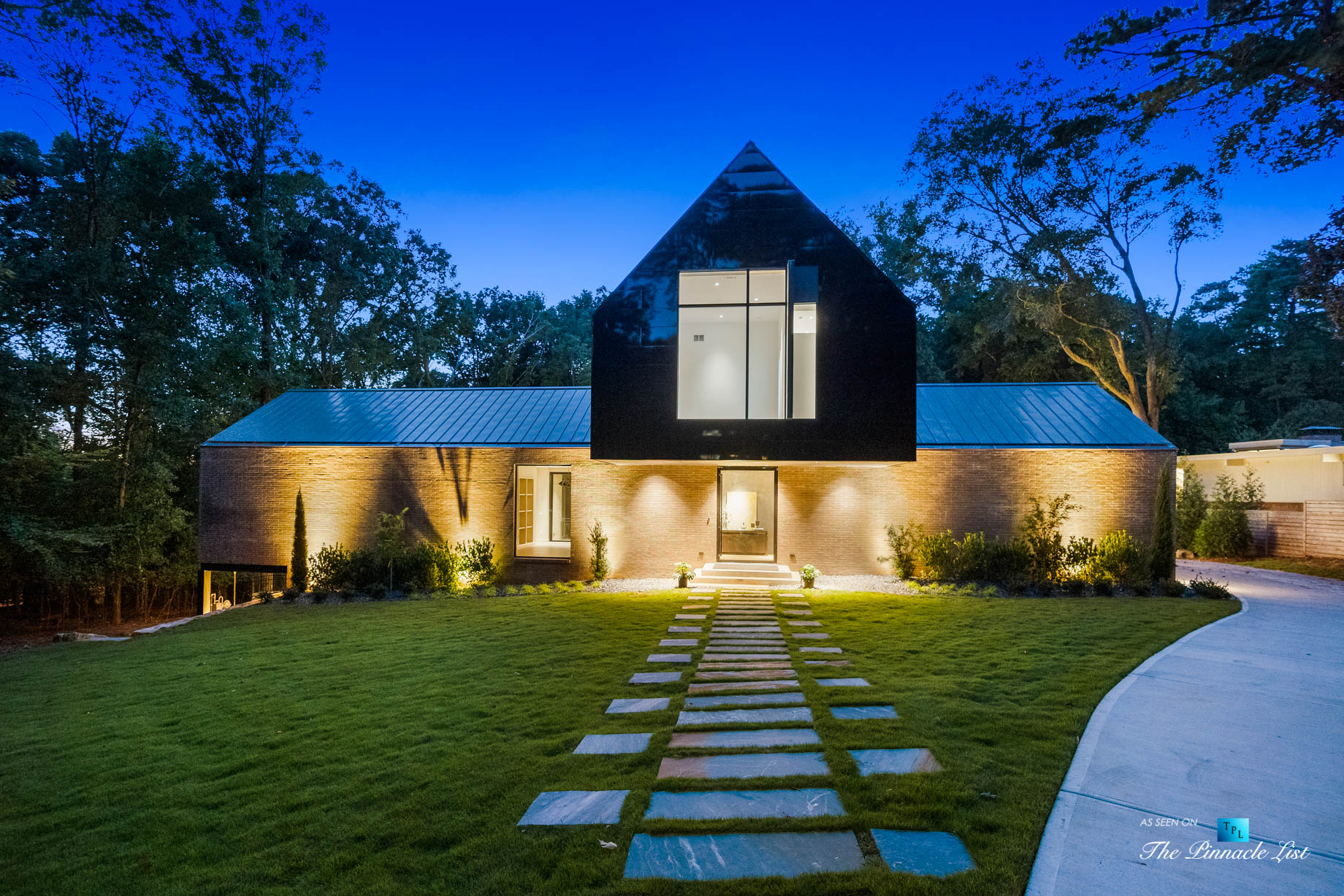 2716 Ridgewood Rd NW, Atlanta, GA, USA – Night Front House Exterior View – Luxury Real Estate – Modern Contemporary Buckhead Home