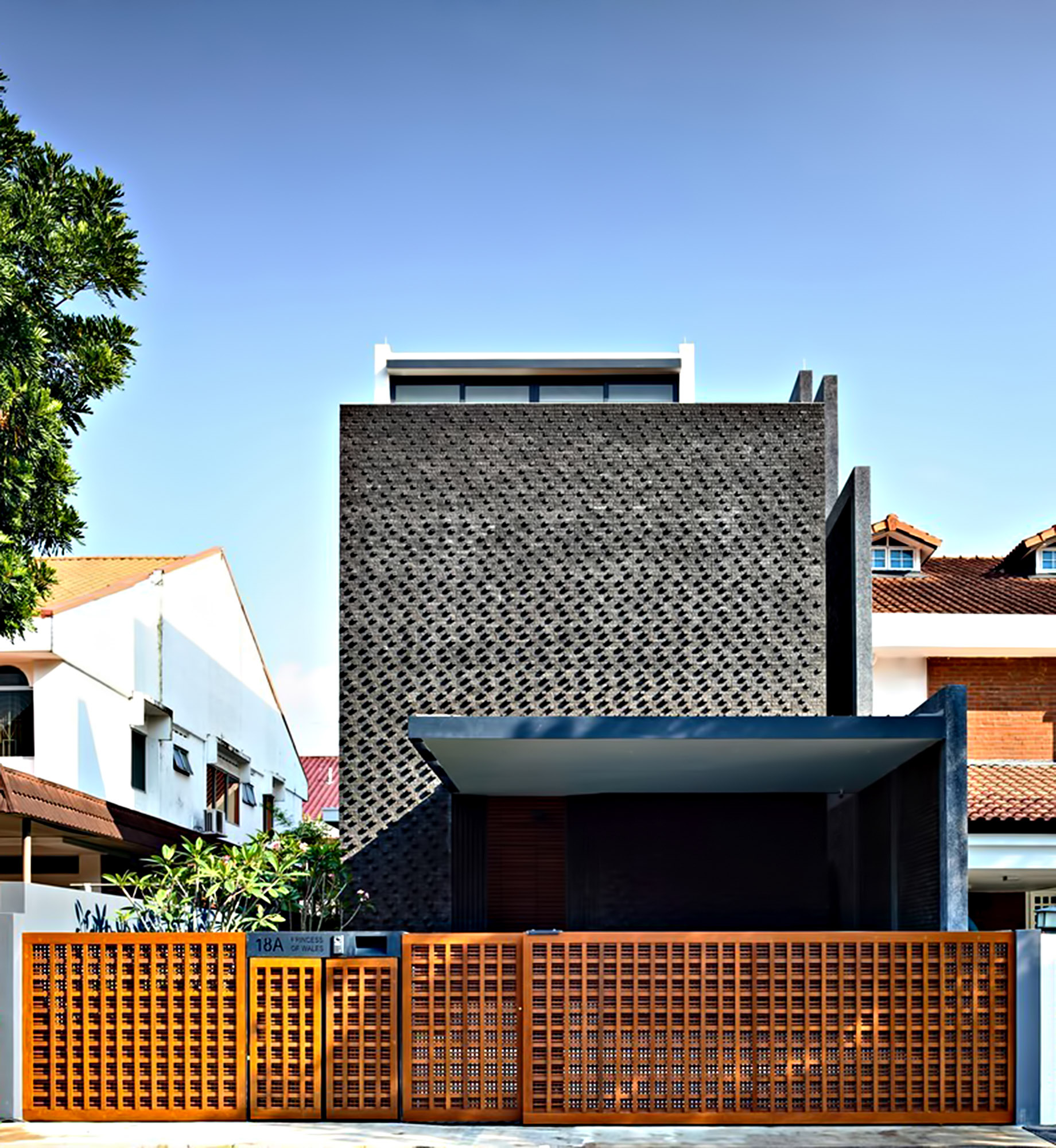 The Space Between Walls House – Prices of Wales Rd, Singapore