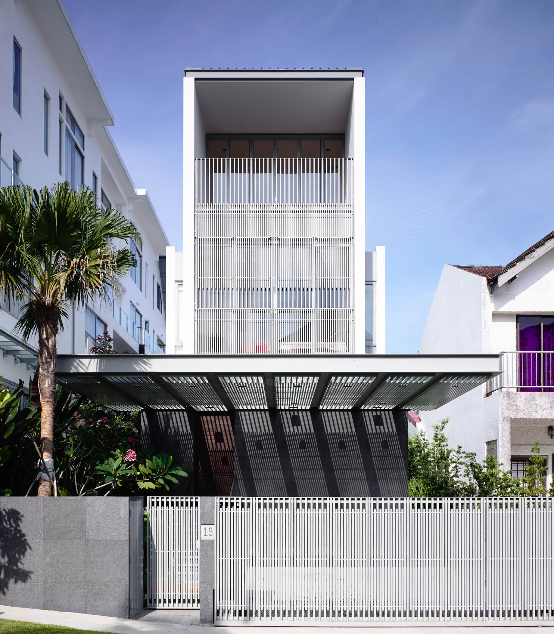 Bridge Over Water House - Jalan Angin Laut, Singapore