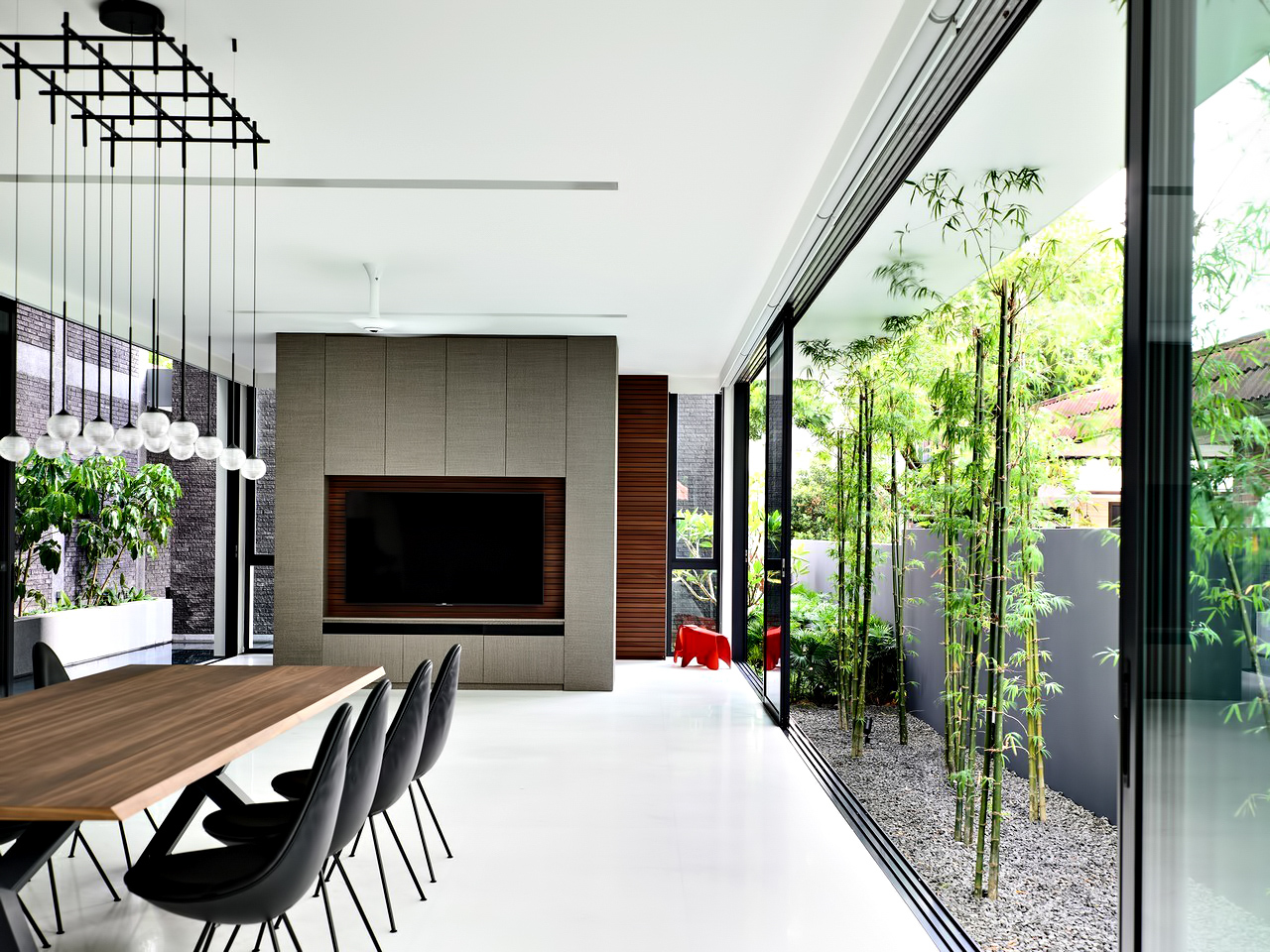 The Space Between Walls House – Prices of Wales Rd, Singapore