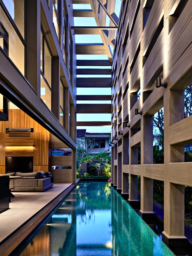 Concrete Light House Residence - Greenleaf Drive, Singapore