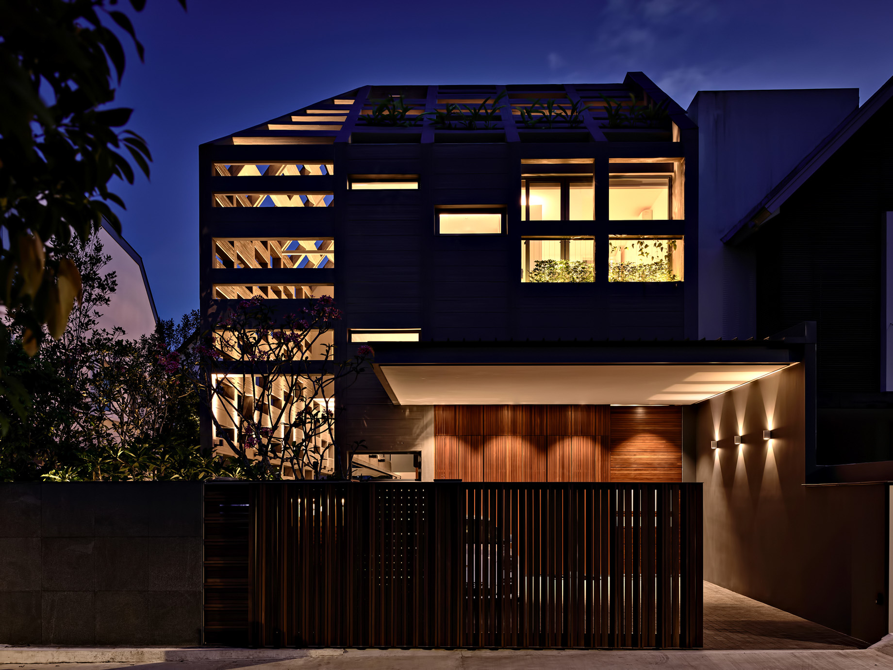 Concrete Light House Residence – Greenleaf Drive, Singapore