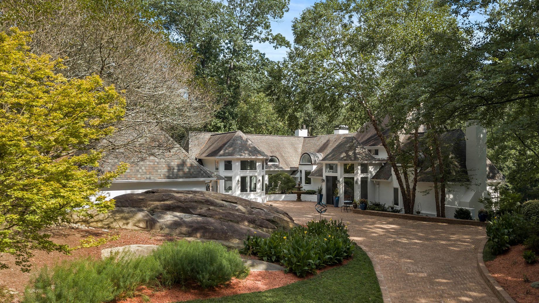 3906 Paces Ferry Rd NW, Atlanta, GA, USA 🇺🇸 – SOLD – $1,585,000 – Debra Johnston