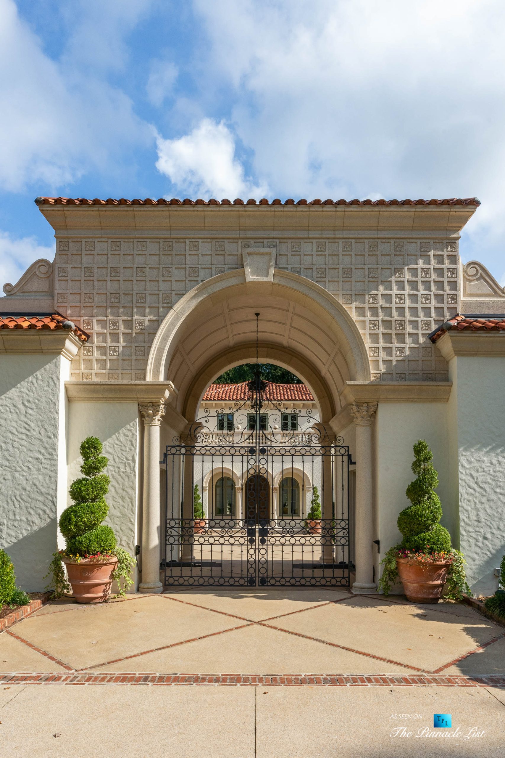 439 Blackland Rd NW, Atlanta, GA, USA – Front Yard Gate Entrance – Luxury Real Estate – Berndsen Custom Mansion Home