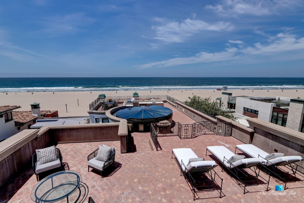 Strand Rooftop 2806 The Strand, Hermosa Beach, CA, USA – Rooftop Sundeck Recliners ...
