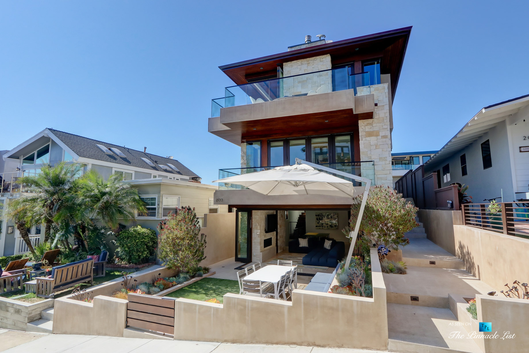 205 20th Street, Manhattan Beach, CA, USA – Front Exterior – Luxury Real Estate – Ocean View Home