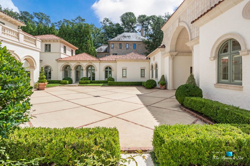 439 Blackland Rd NW, Atlanta, GA, USA - Inner Courtyard Driveway - Luxury Real Estate - Tuxedo Park Mediterranean Mansion Home