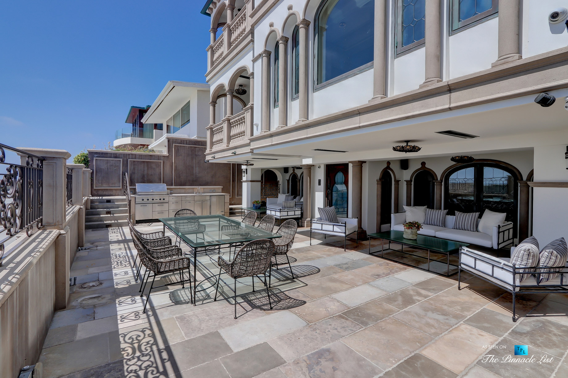 2806 The Strand, Hermosa Beach, CA, USA – Beachfront Covered Patio and Barbecue – Luxury Real Estate – Oceanfront Home