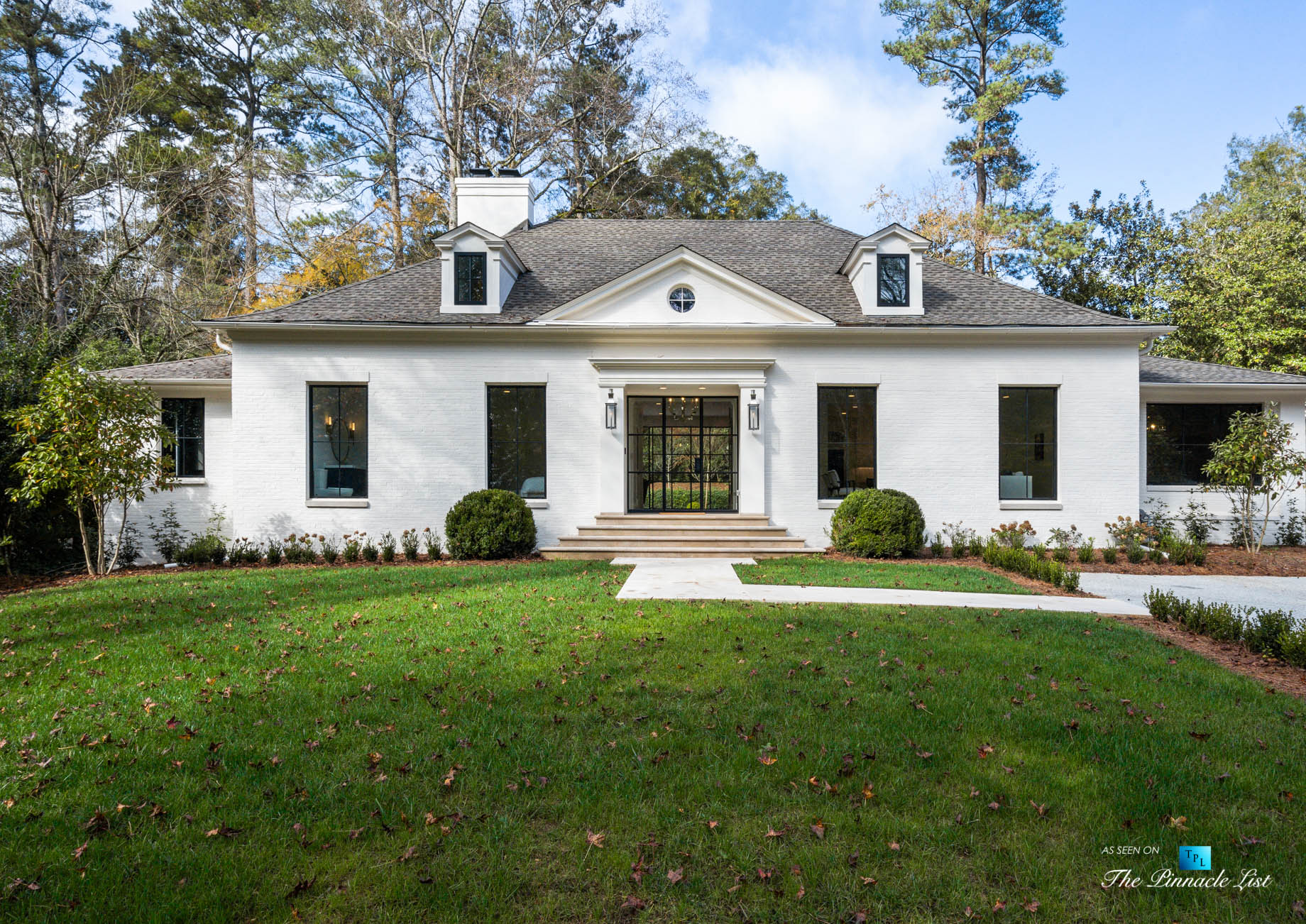 447 Valley Rd NW, Atlanta, GA, USA – Front House View – Luxury Real Estate – Tuxedo Park Home
