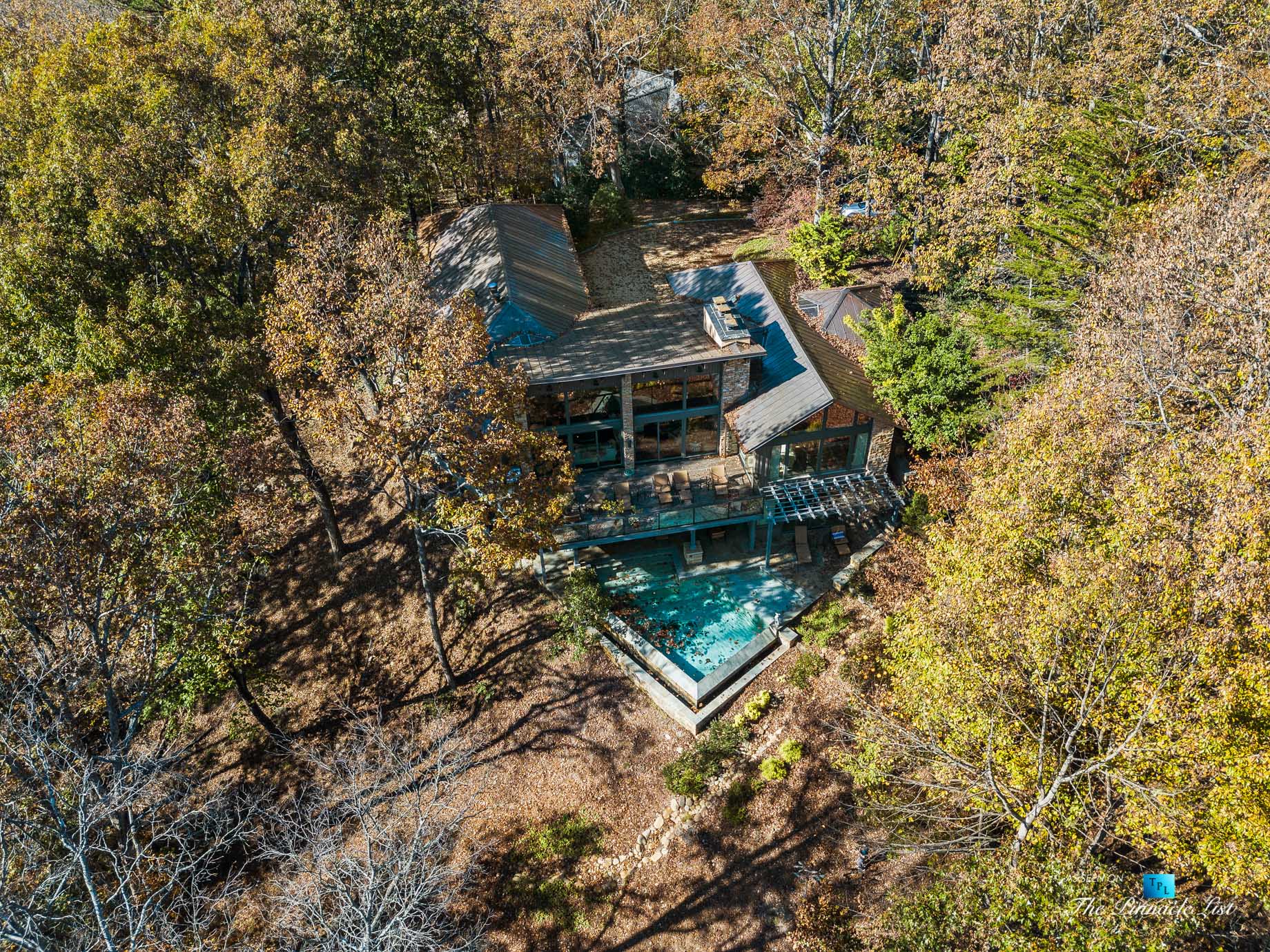 7860 Chestnut Hill Rd, Cumming, GA, USA – Drone Aerial View – Luxury Real Estate – Lake Lanier Mid-Century Modern Stone Home