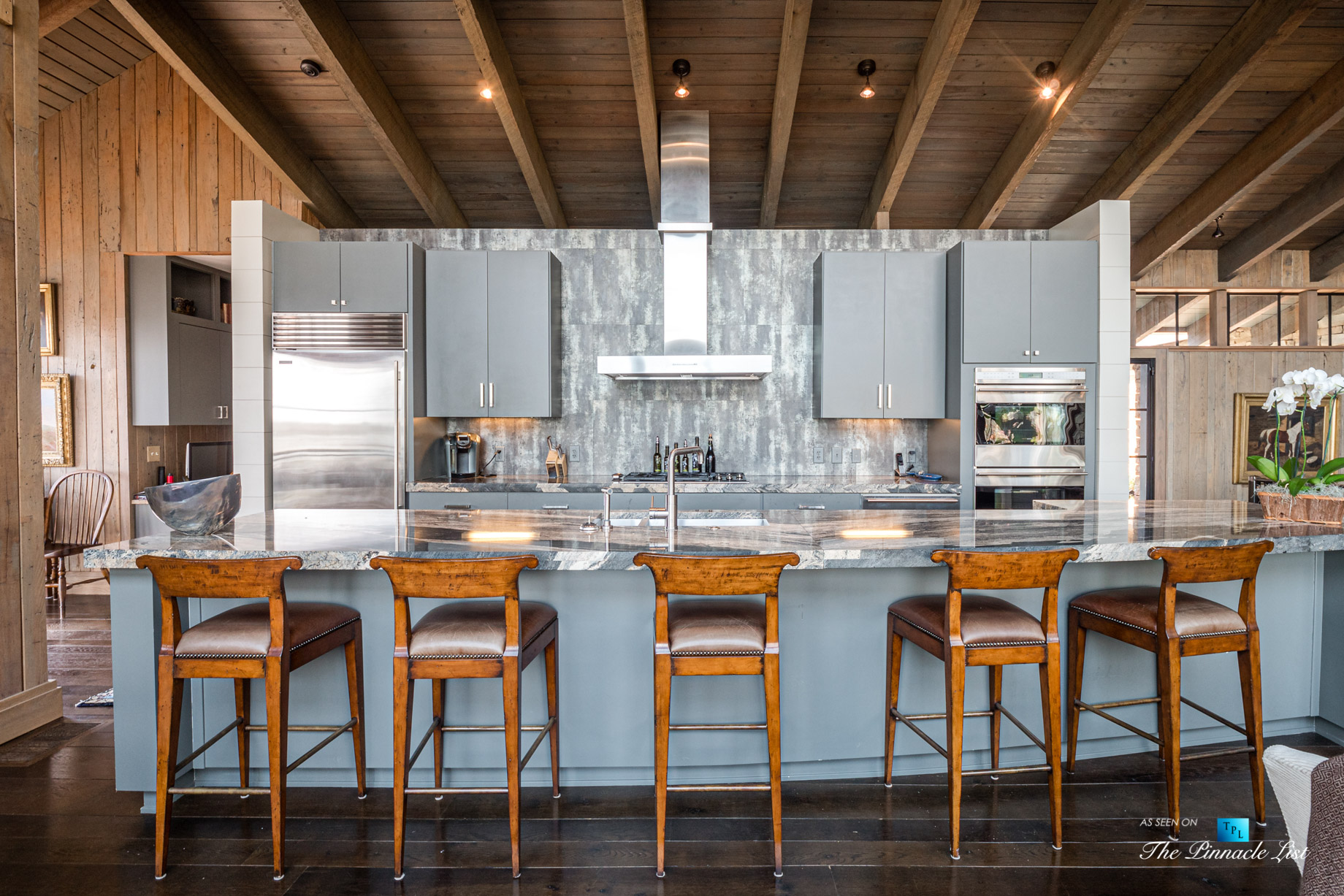 7860 Chestnut Hill Rd, Cumming, GA, USA – Kitchen – Luxury Real Estate – Lake Lanier Mid-Century Modern Stone Home