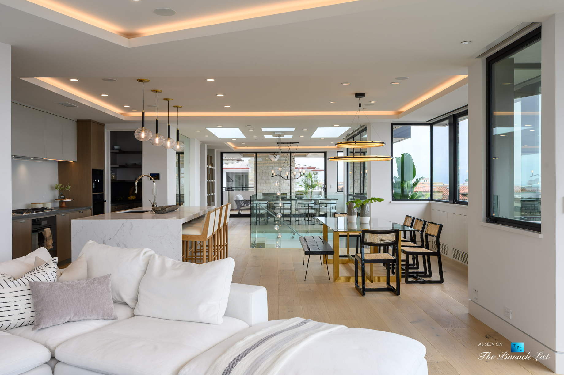 2016 Ocean Dr, Manhattan Beach, CA, USA – Living Room and Kitchen Area – Luxury Real Estate – Modern Ocean View Home
