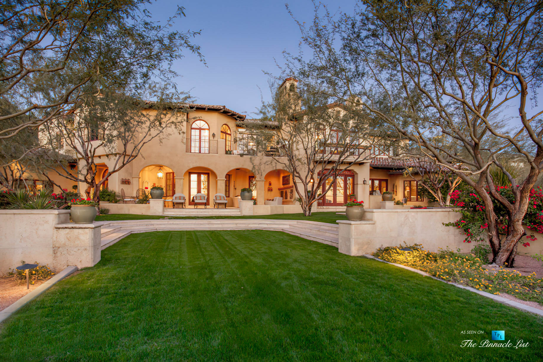 6539 N 31st Pl, Phoenix, AZ, USA – Back Yard Grass Area – Luxury Real Estate – Biltmore Mountain Estates – Spanish Colonial Home