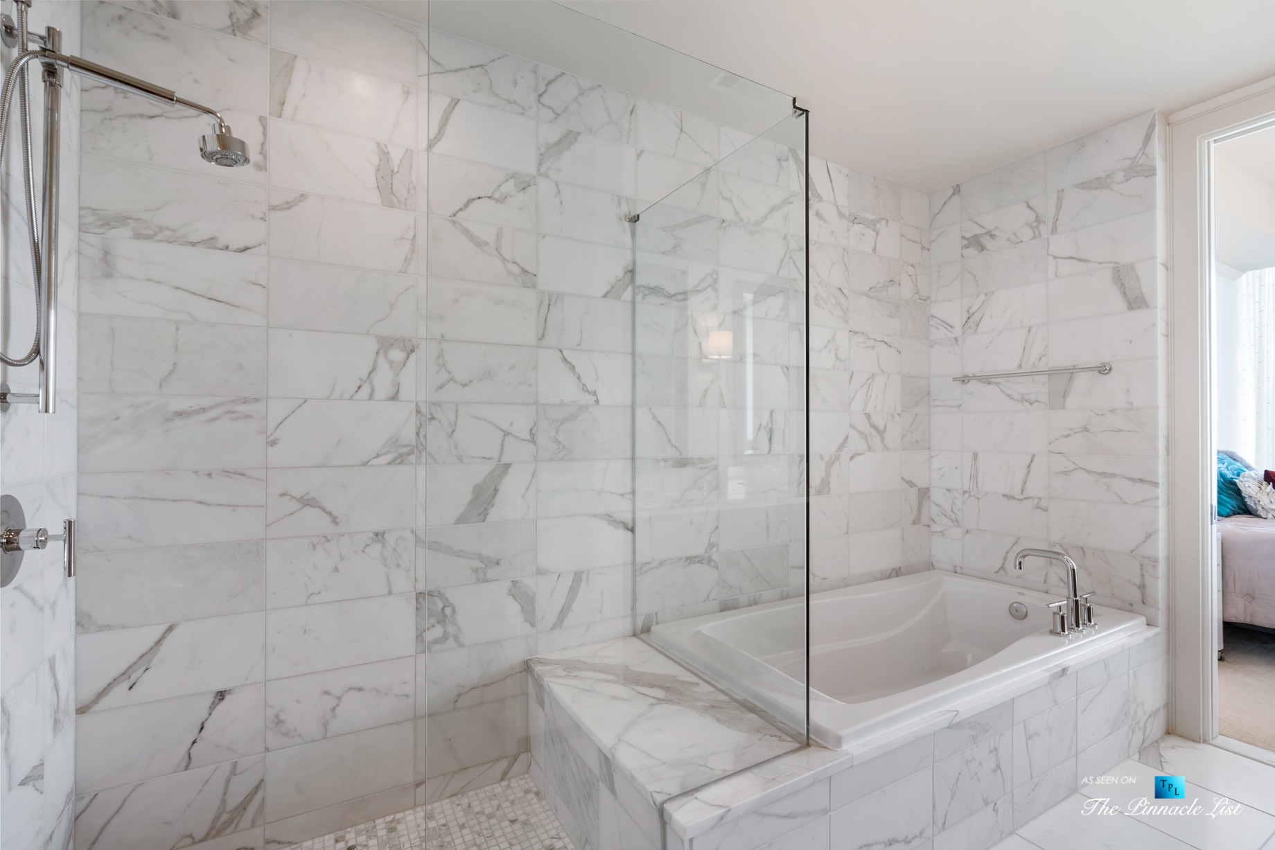 3630 Peachtree Rd NE, Unit 2808, Atlanta, GA, USA – Condo Master Bathroom Tub – Luxury Real Estate – The Ritz-Carlton Residences Buckhead