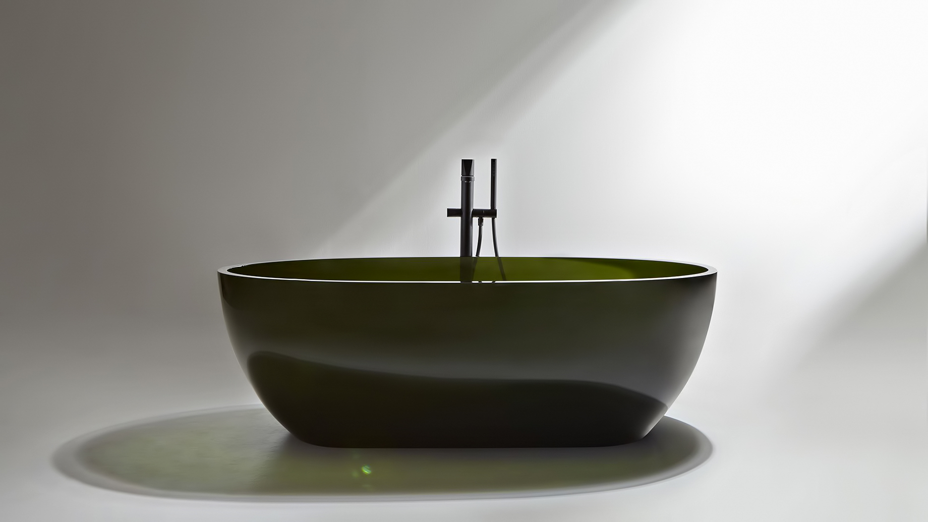 Transparent REFLEX Cristalmood Resin Luxury Bathtub by AL Studio - Oleo