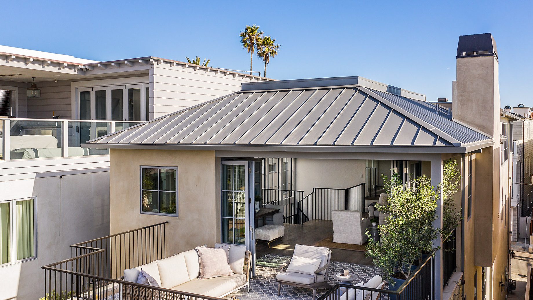 220 8th St, Manhattan Beach, CA, USA 🇺🇸 – SOLD – $9,200,000 – Caskey & Caskey