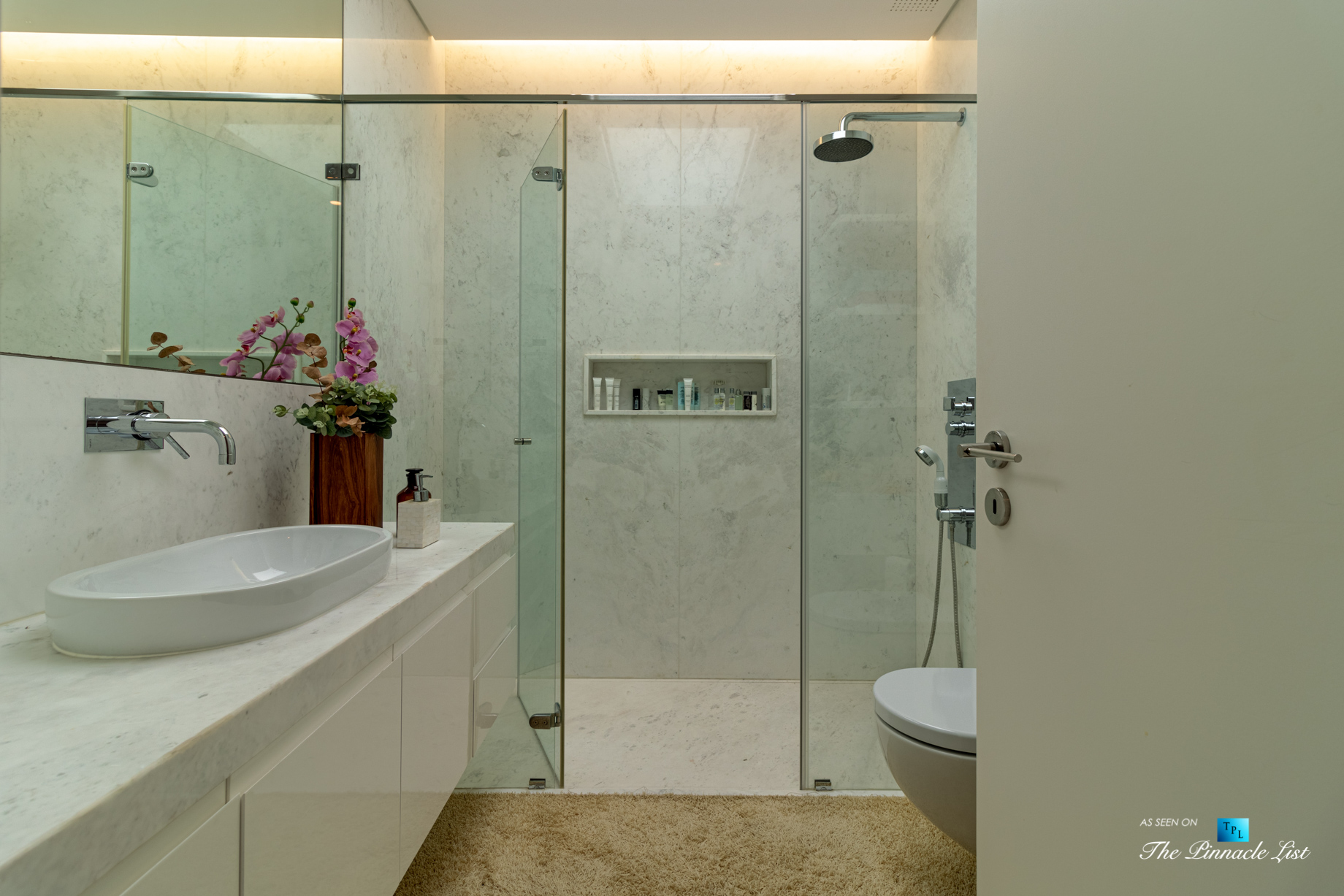 Francelos Beach Luxury T5 Villa – Porto, Portugal – Bathroom with Shower – Luxury Real Estate – Modern Home