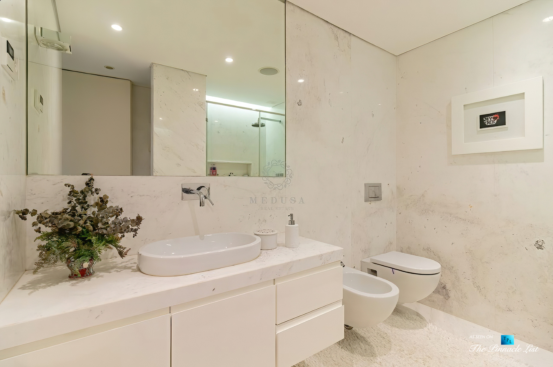 Francelos Beach Luxury T5 Villa - Porto, Portugal - Marble Bathroom - Luxury Real Estate – Modern Home