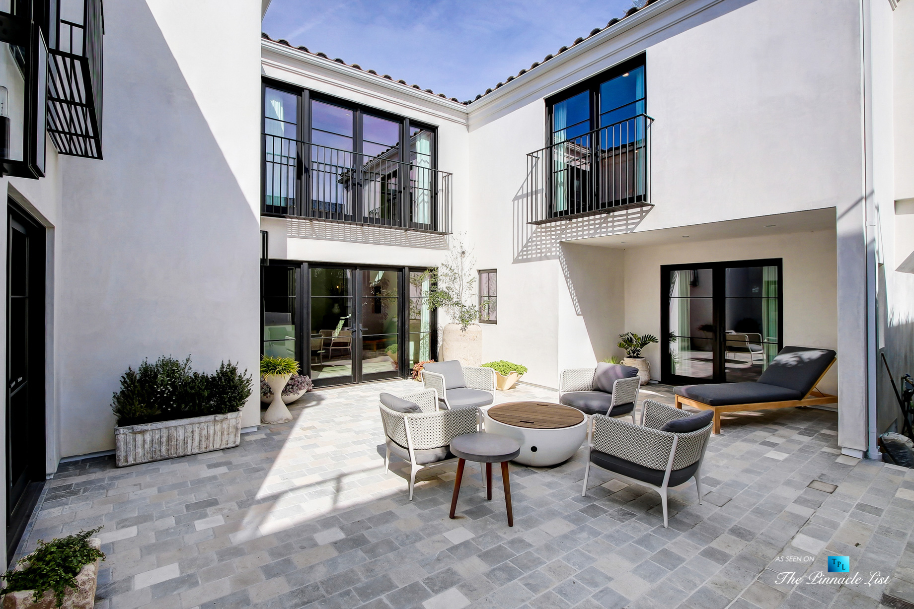 825 Highview Ave, Manhattan Beach, CA, USA - Private Exterior Courtyard - Luxury Real Estate - Modern Spanish Home