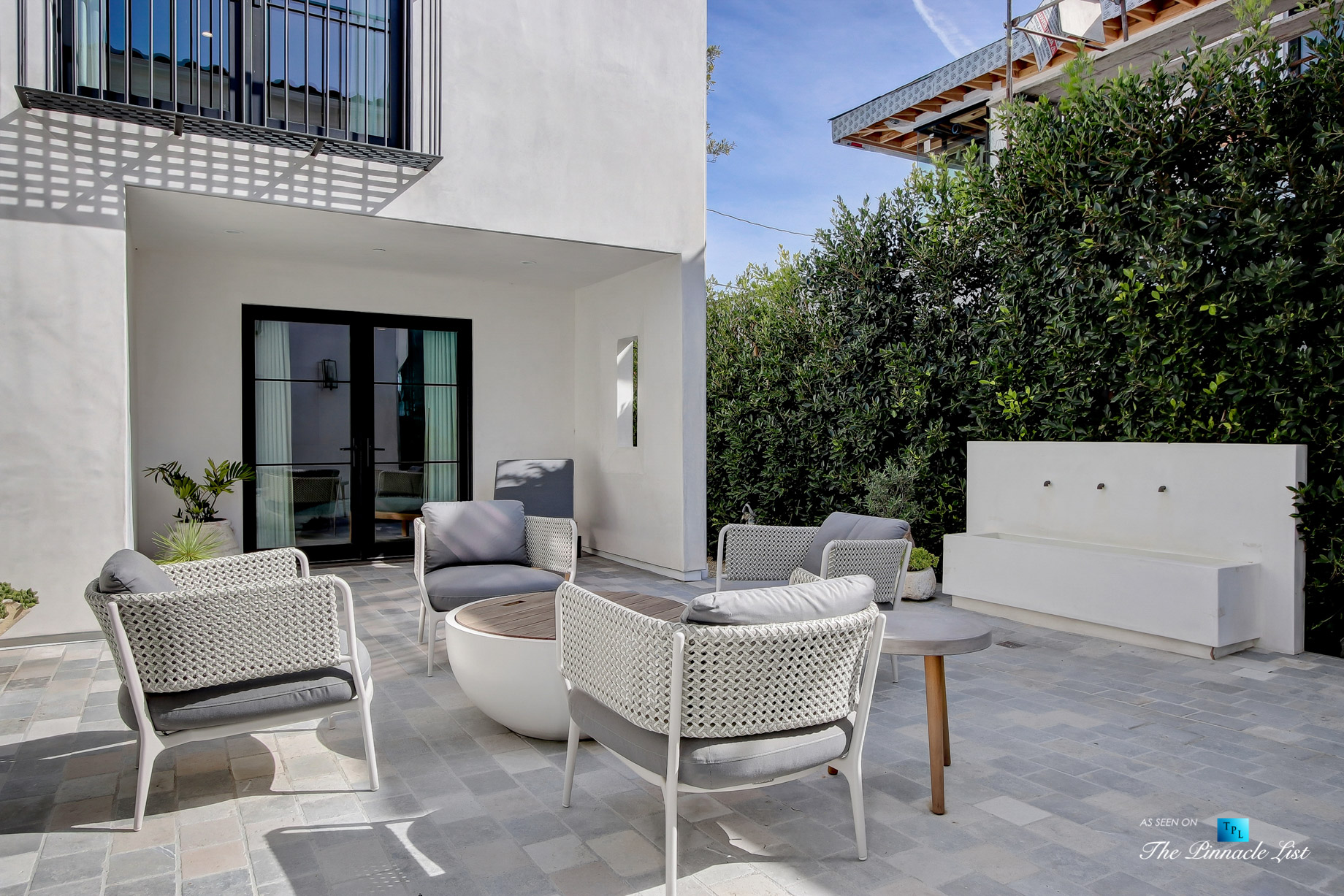 825 Highview Ave, Manhattan Beach, CA, USA – Private Exterior Yard – Luxury Real Estate – Modern Spanish Home