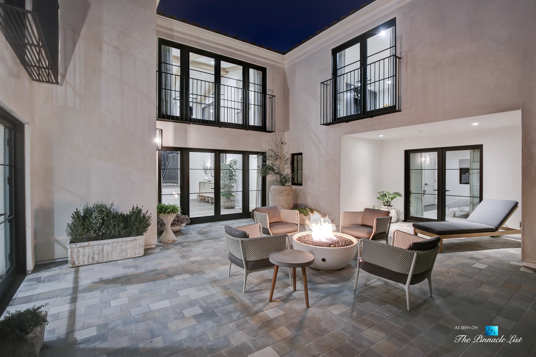825 Highview Ave, Manhattan Beach, CA, USA – Night Private Exterior Courtyard – Luxury Real Estate – Modern Spanish Home