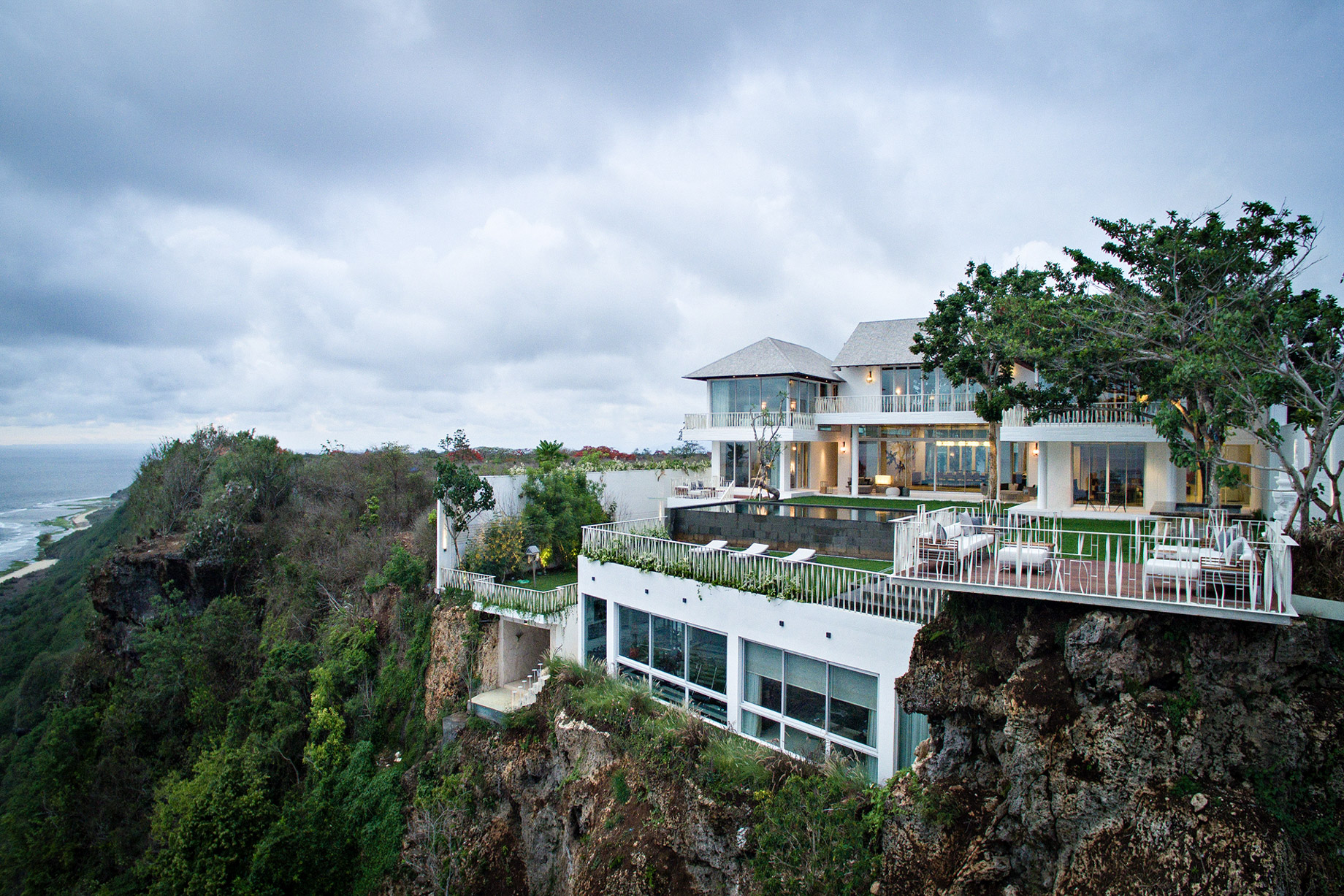Cliffside Luxury Villa Residence - Indonesia