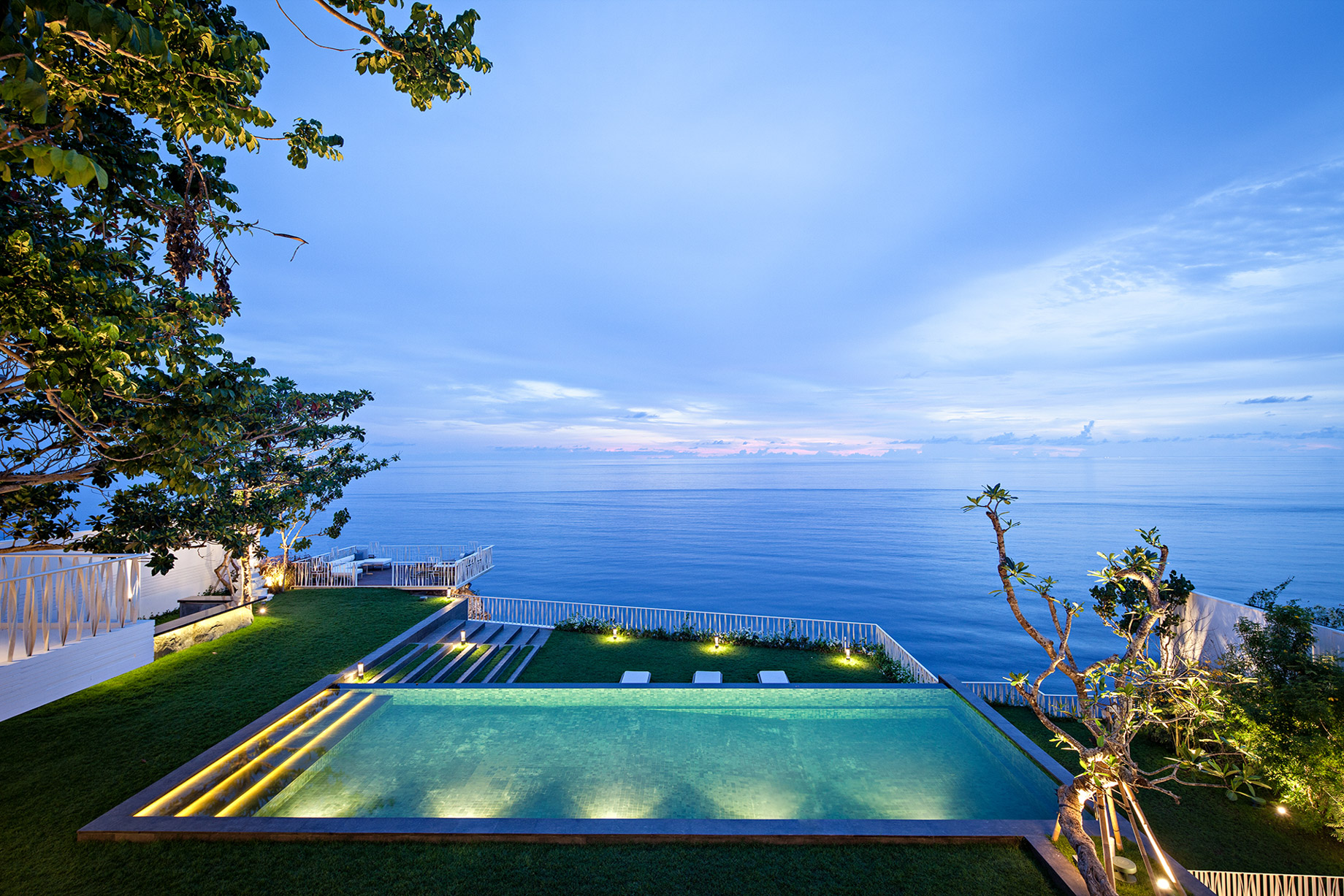 Luxury Villa with Ocean View Pool – Indonesia