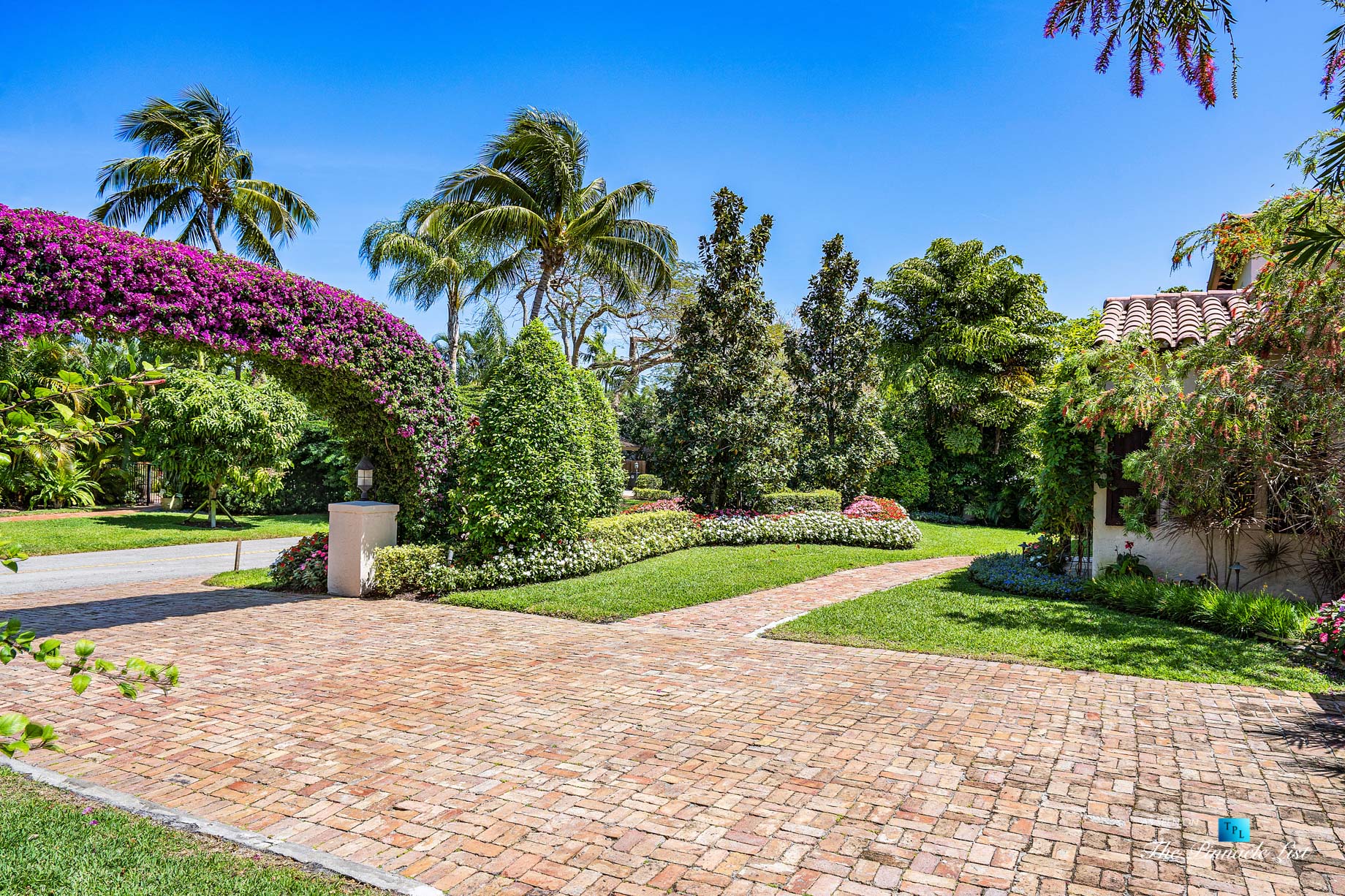 888 Oleander St, Boca Raton, FL, USA – Luxury Real Estate – Old Floresta Estate Home – Front Driveway