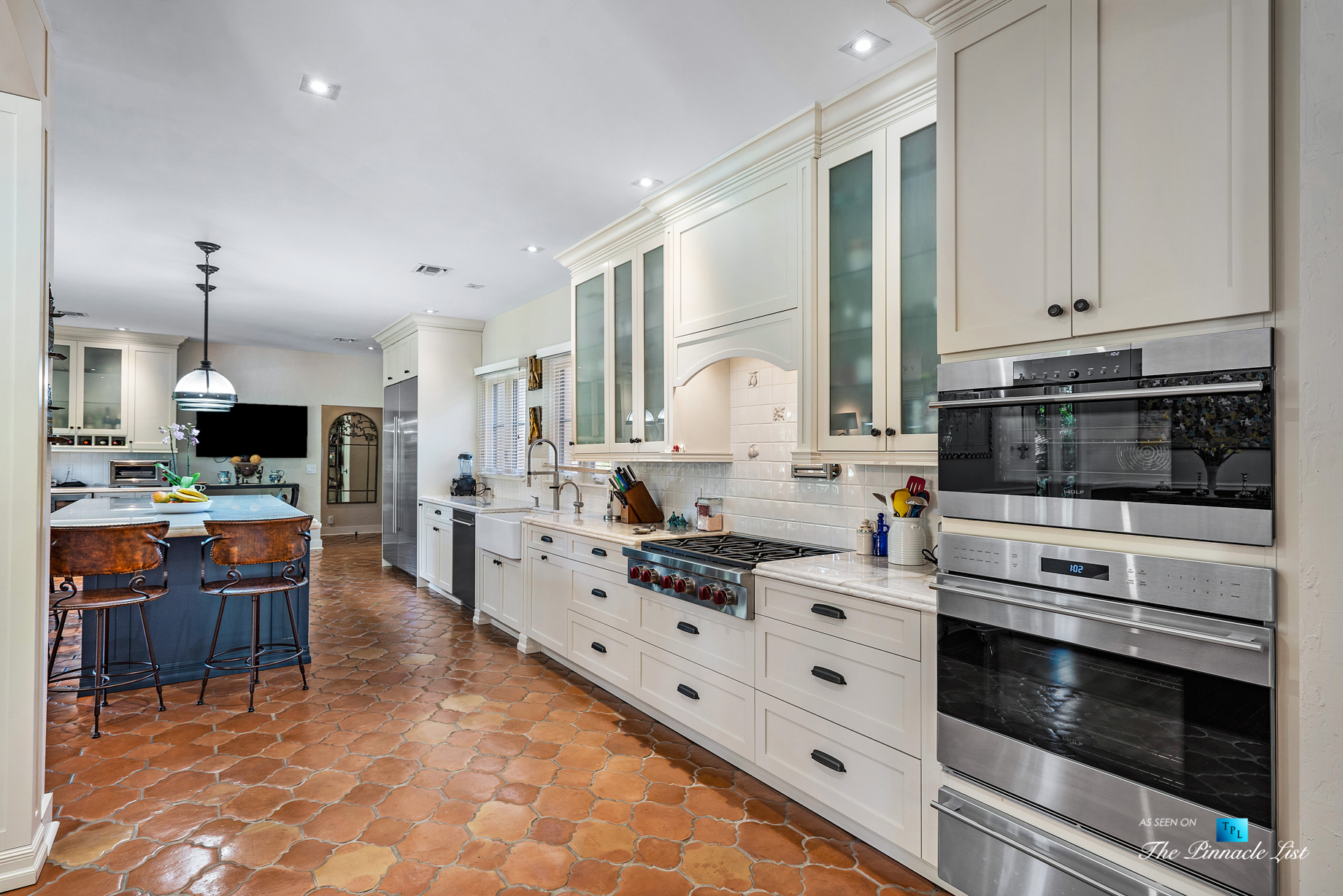 888 Oleander St, Boca Raton, FL, USA - Luxury Real Estate - Old Floresta Estate Home - Kitchen Gas Range