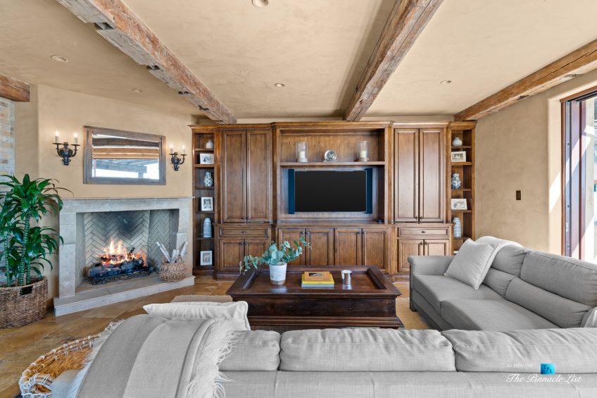 216 7th St, Manhattan Beach, CA, USA - Luxury Real Estate - Coastal Villa Home - Living Room