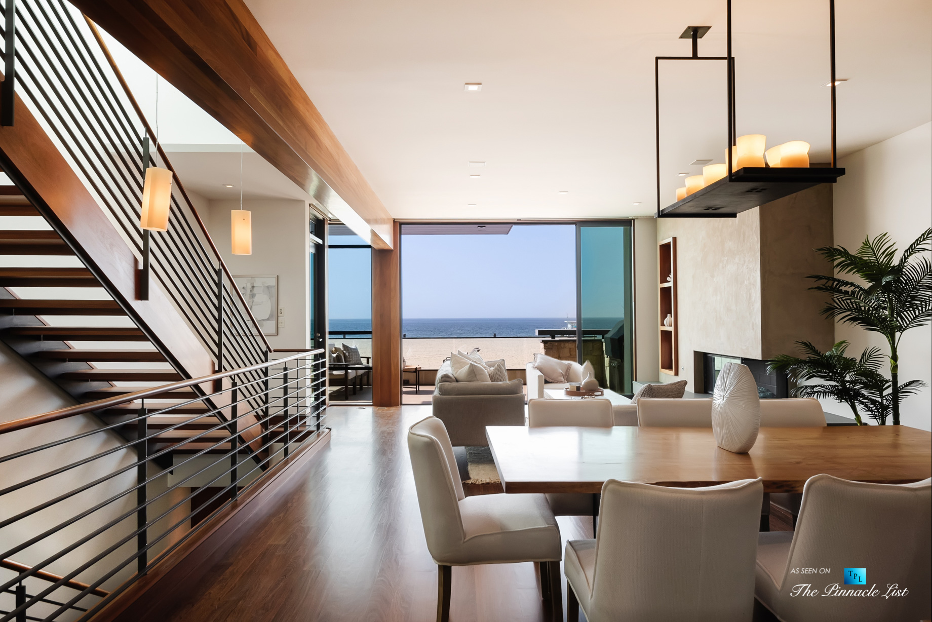 Modern Oceanfront Coastal Living - 732 The Strand, Hermosa Beach, CA, USA - Living Room