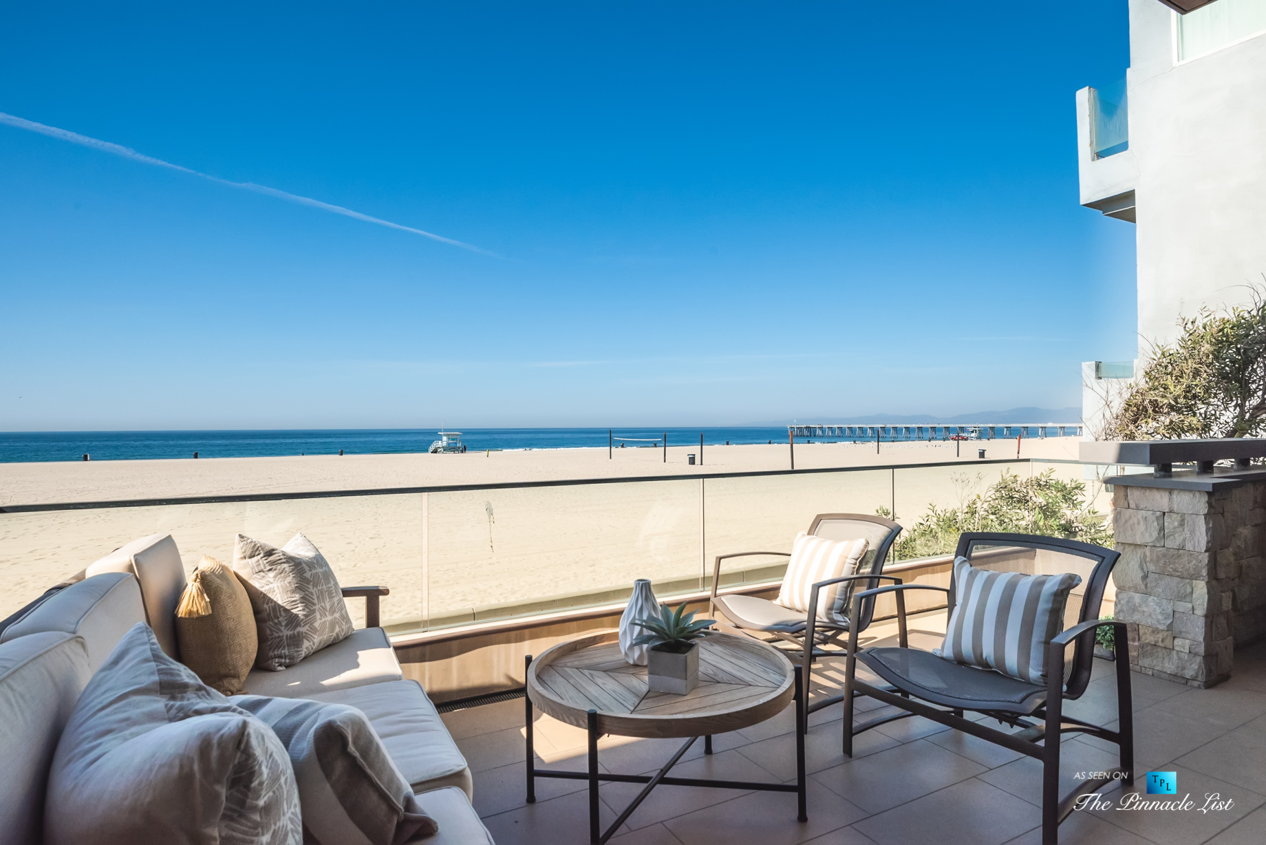 Modern Oceanfront Coastal Living - 732 The Strand, Hermosa Beach, CA, USA - Beachfront Deck