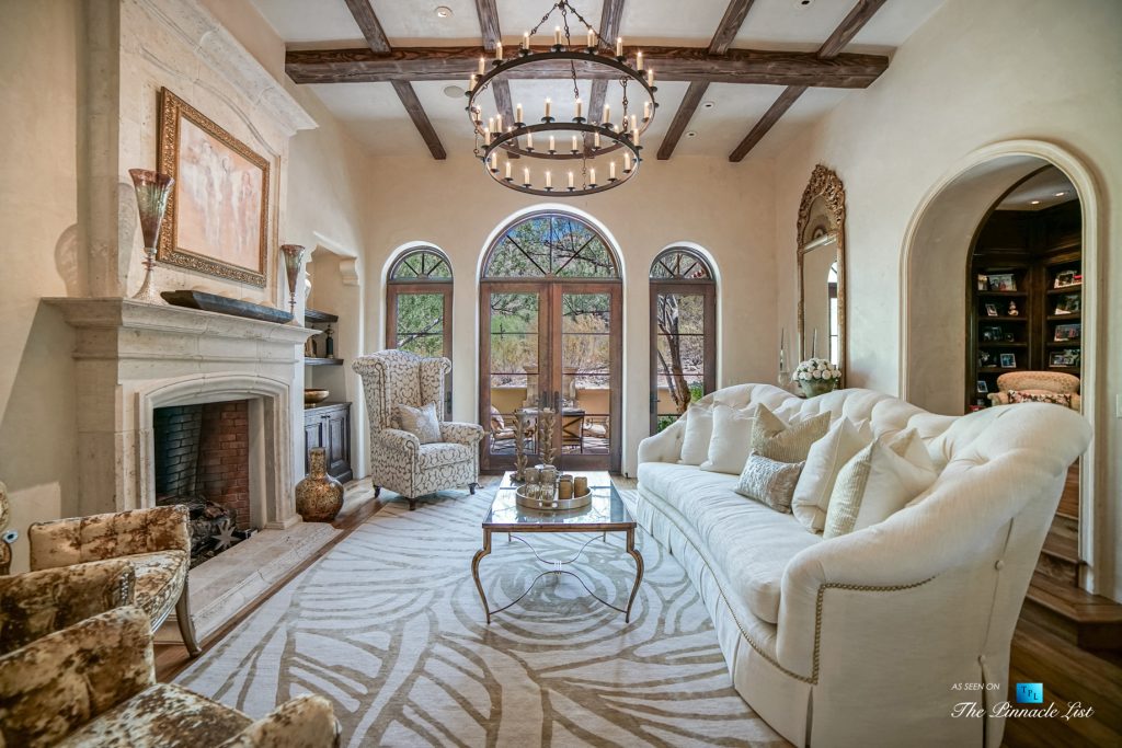 Spanish Colonial Biltmore Mountain Estate - 6539 N 31st Pl, Phoenix, AZ, USA - Living Room