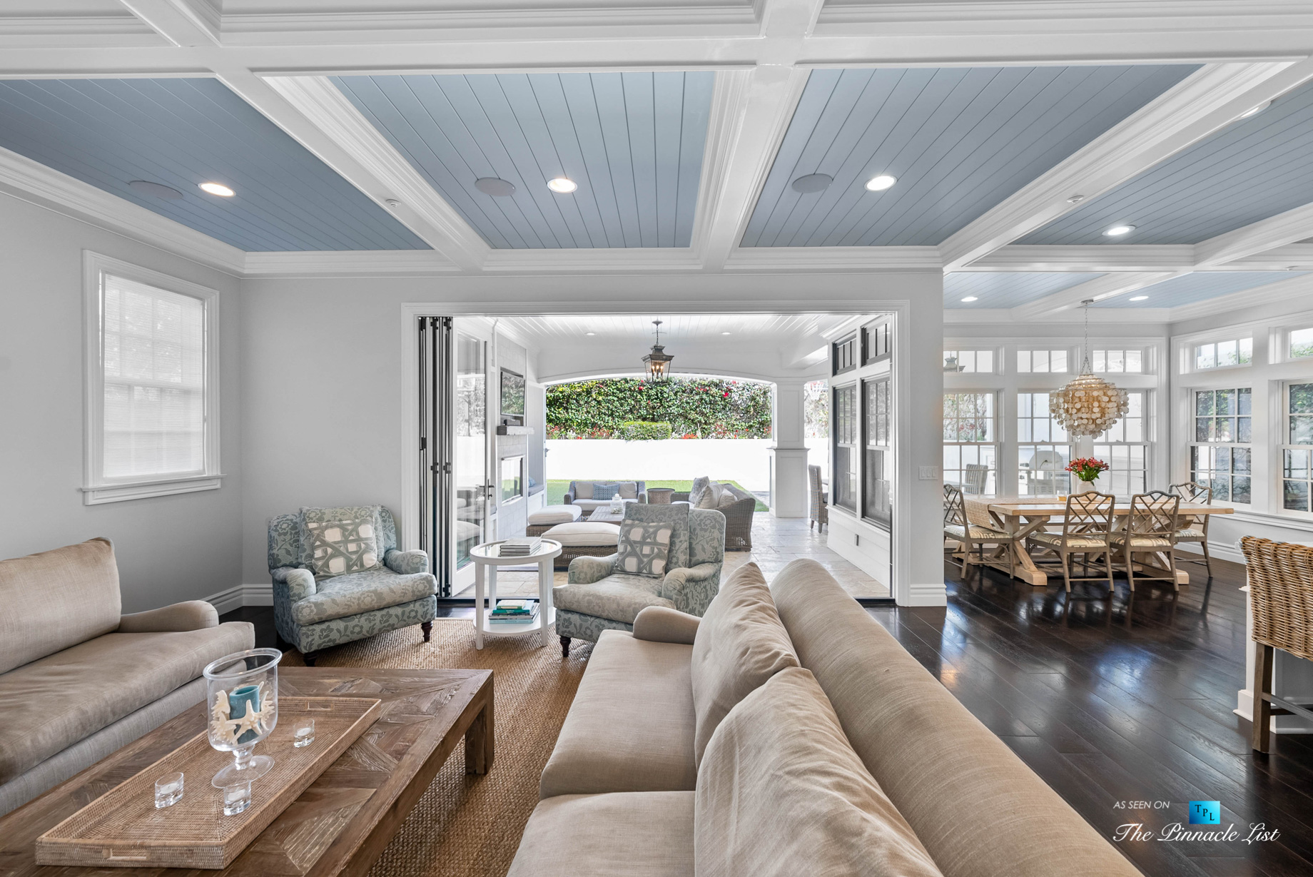 1412 Laurel Ave, Manhattan Beach, CA, USA – Living Room and Outdoor Lounge
