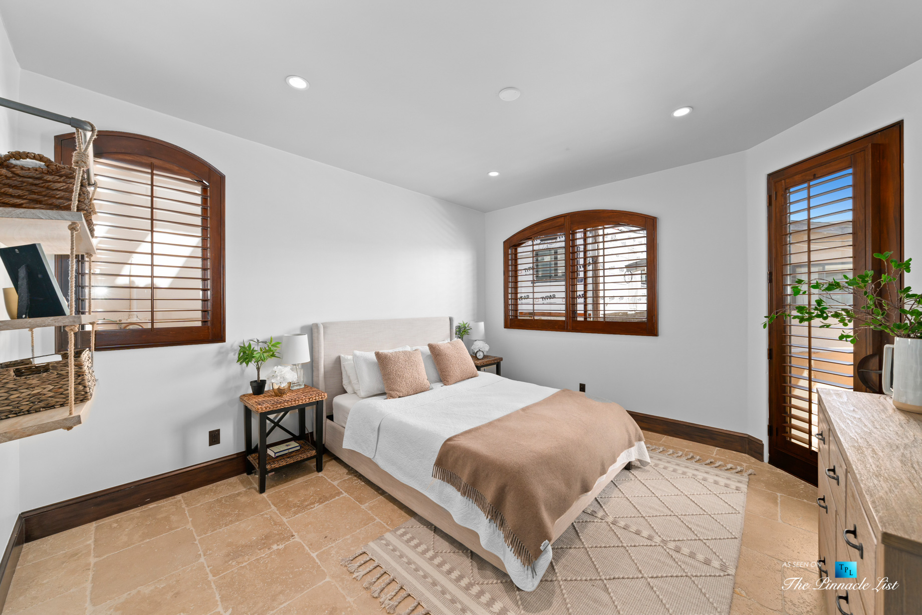 216 7th St, Manhattan Beach, CA, USA - Luxury Real Estate - Coastal Villa Home - Guest Bedroom
