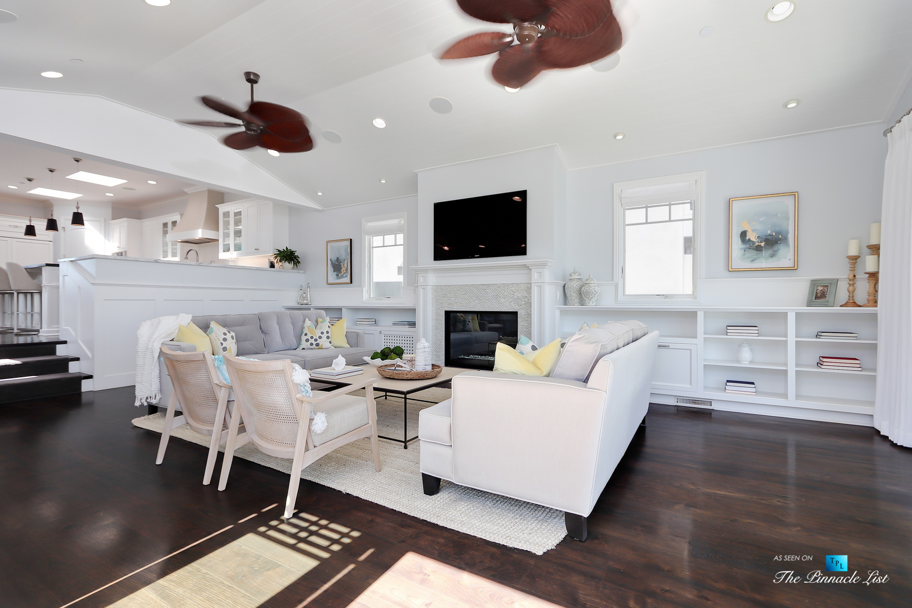 Coastal Oceanview Luxury Retreat - 125 8th St, Manhattan Beach, CA, USA - Living Room