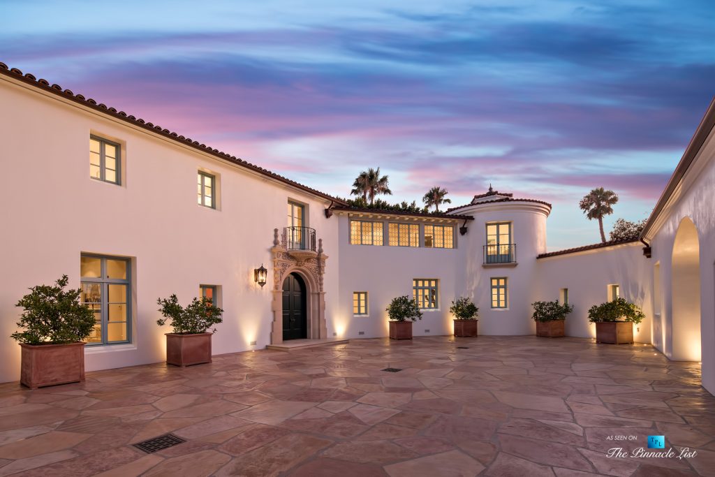 Hollywood Hills Luxury Estate - 9240 Robin Dr, Los Angeles, CA, USA - Night Courtyard View