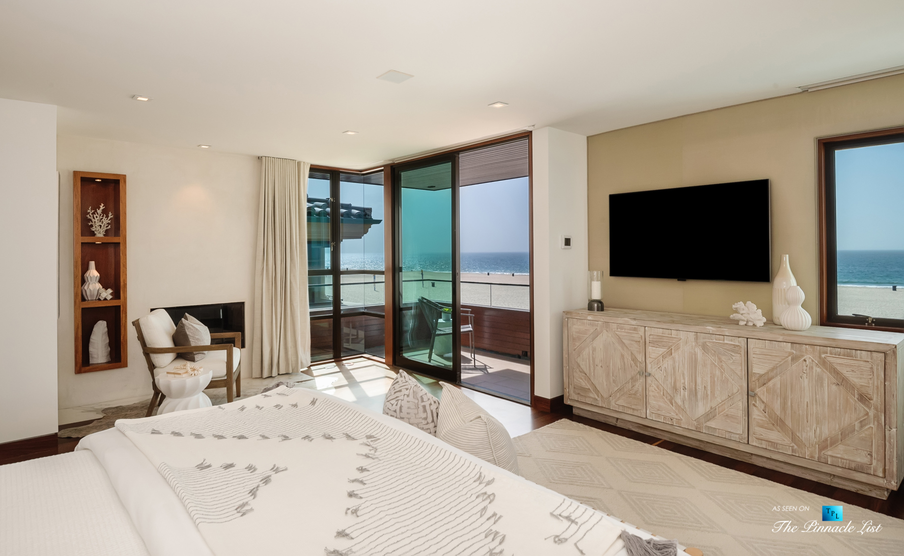 Modern Oceanfront Coastal Living – 732 The Strand, Hermosa Beach, CA, USA – Master Bedroom