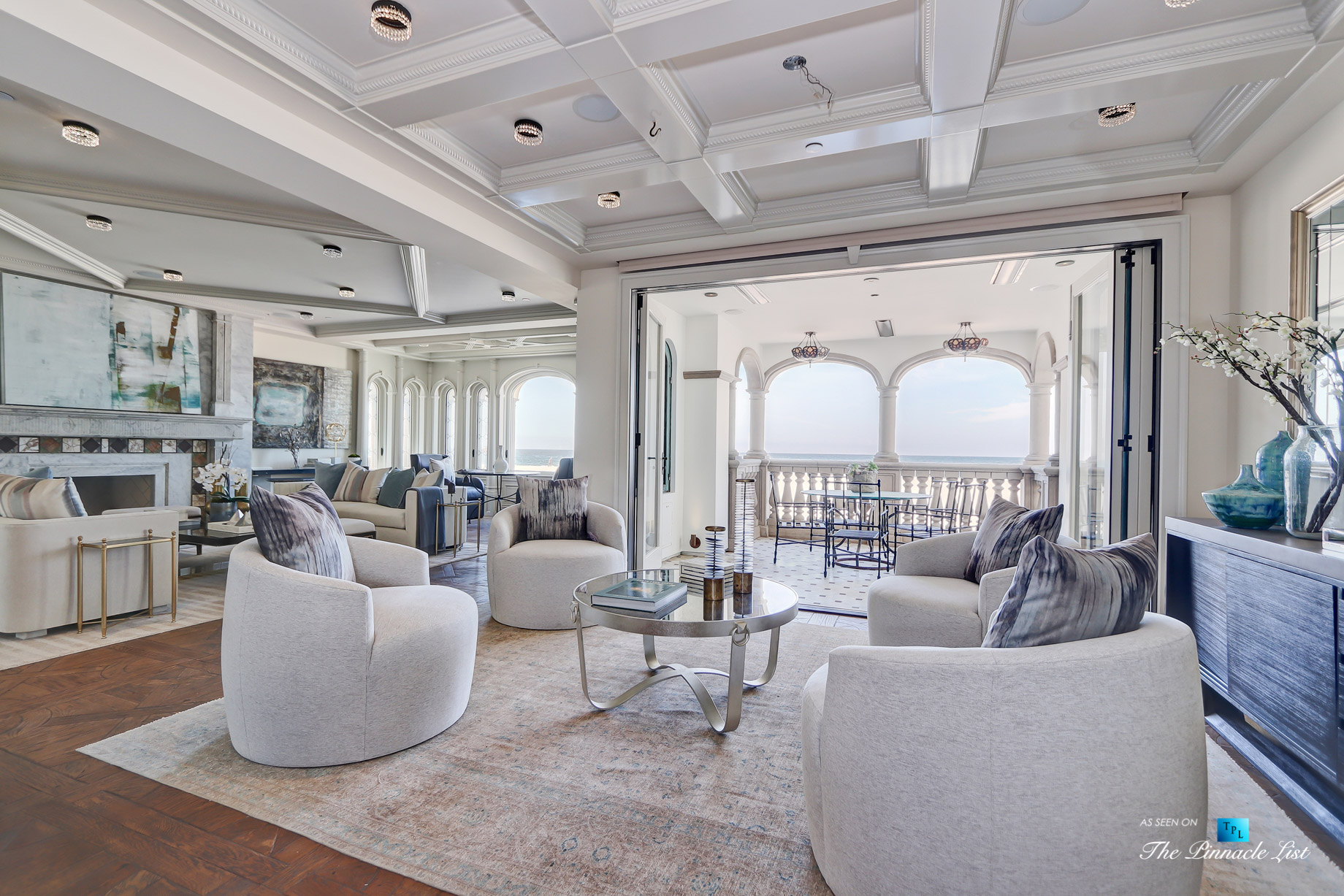 Oceanfront Luxury Living Exemplified - 2806 The Strand, Hermosa Beach, CA, USA - Kitchen Nook