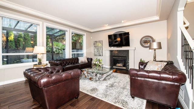 2366 Sunnyside Rd, Anmore, BC, Canada - Living Room