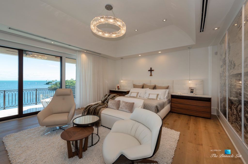 Ocean Reef Club Luxury Estate - 103 Andros Rd, Key Largo, FL, USA - Master Bedroom