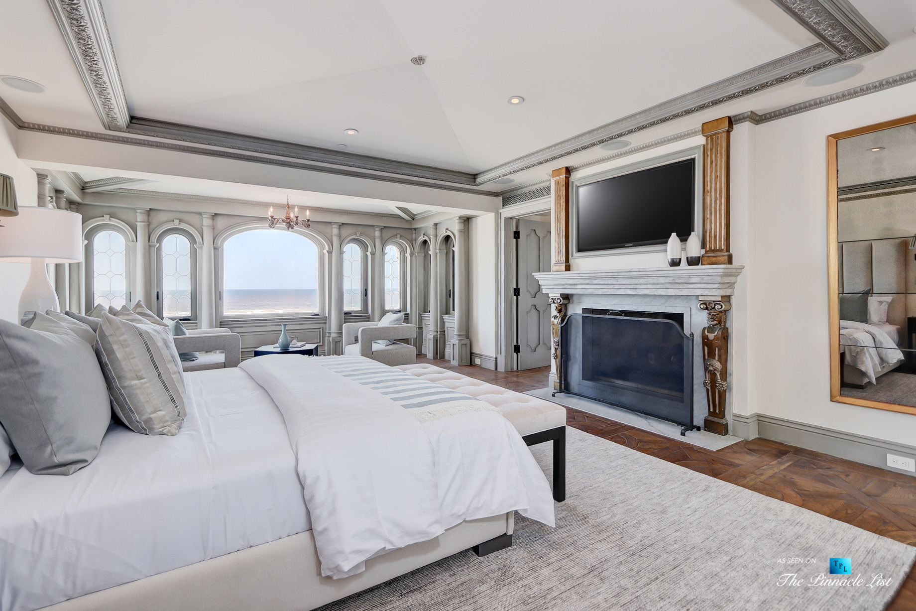 Oceanfront Luxury Living Exemplified - 2806 The Strand, Hermosa Beach, CA, USA - Master Bedroom