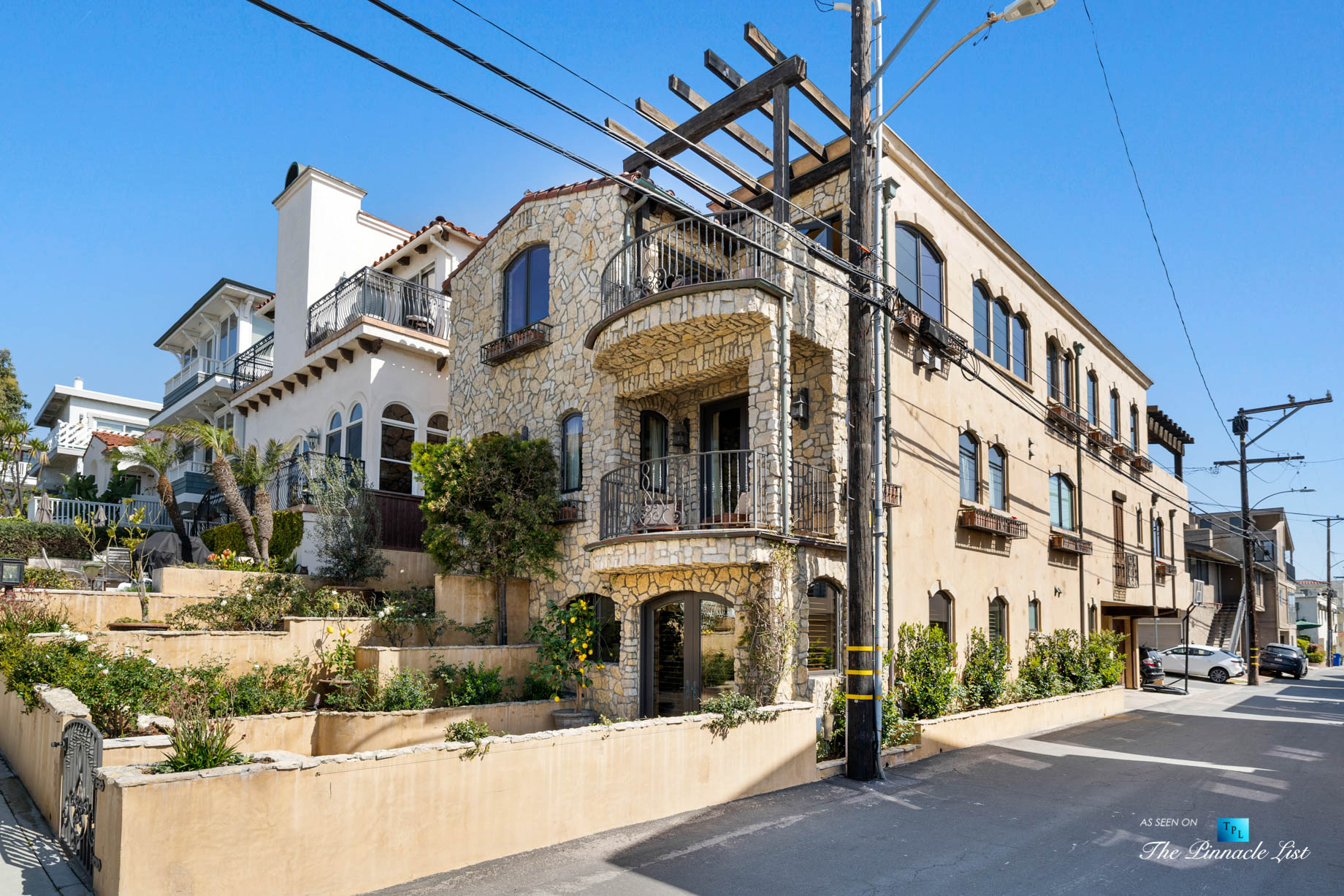 216 7th St, Manhattan Beach, CA, USA – Luxury Real Estate – Coastal Villa Home – House Front Side View